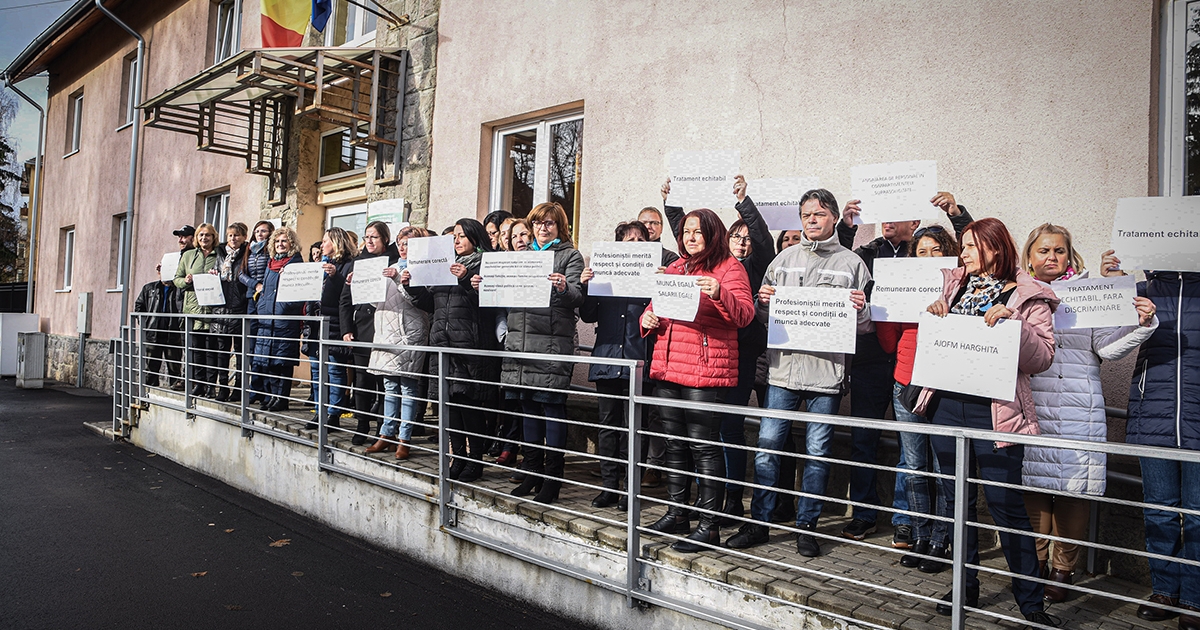 Egyenlő munkáért egyenlő fizetést követelnek a közalkalmazottak
